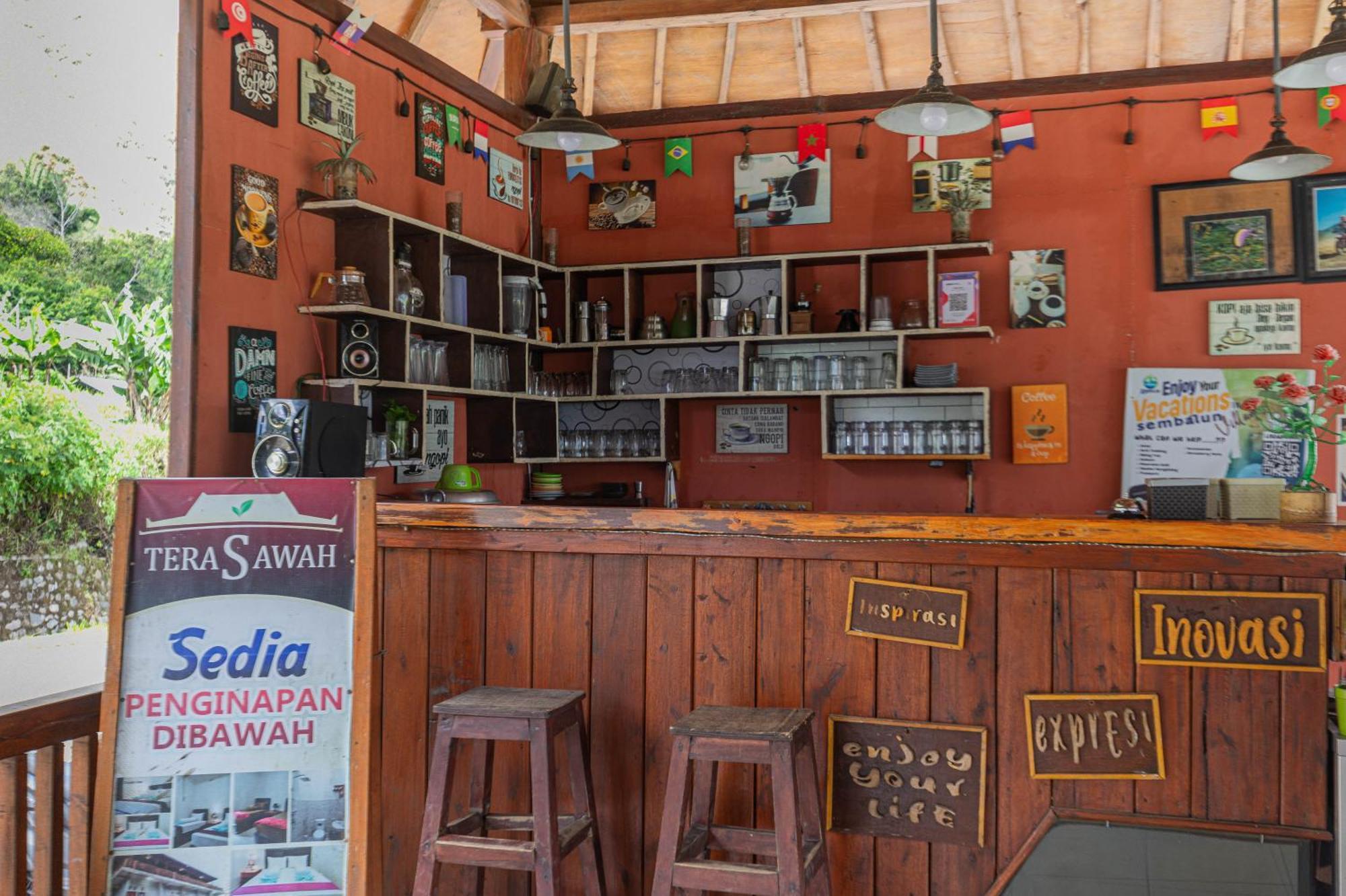 Teras Sawah Guest House Syariah 塞姆博伦拉旺 外观 照片